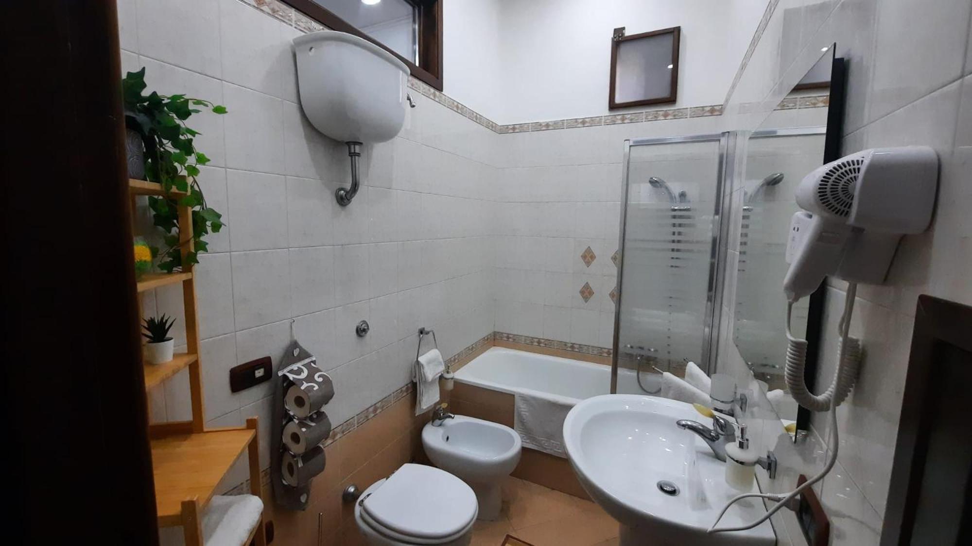 White Home 2 San Gregorio 14 Наполи Екстериор снимка